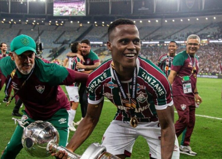 Choque de trenes entre Fluminense y Patriotas por Jhon Arias: "Los socios se cuidan y se respetan"