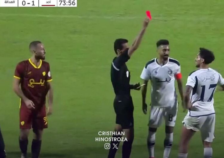 Christofer Gonzales fue expulsado en el empate 1-1 contra Ohod por la Segunda División Saudí