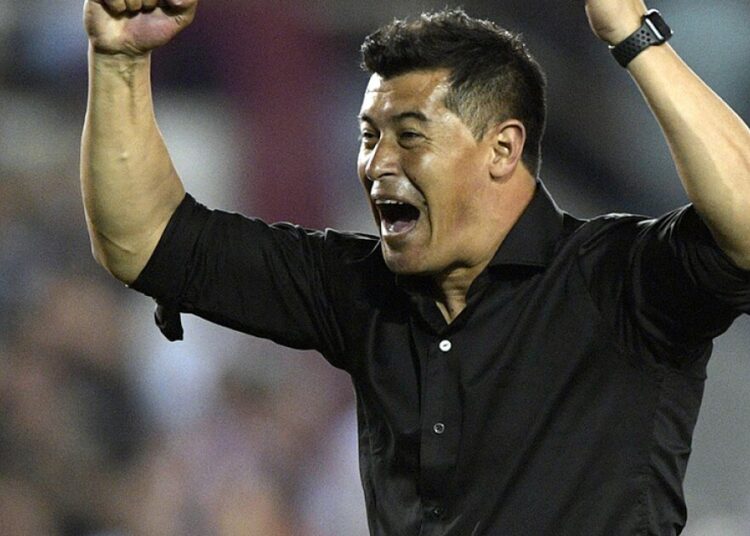 Jorge Almirón, el nuevo entrenador que dirigirá a Colo Colo en 2024