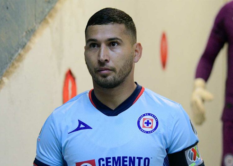 Juan Escobar con una posible salida de Cruz Azul y la Liga MX