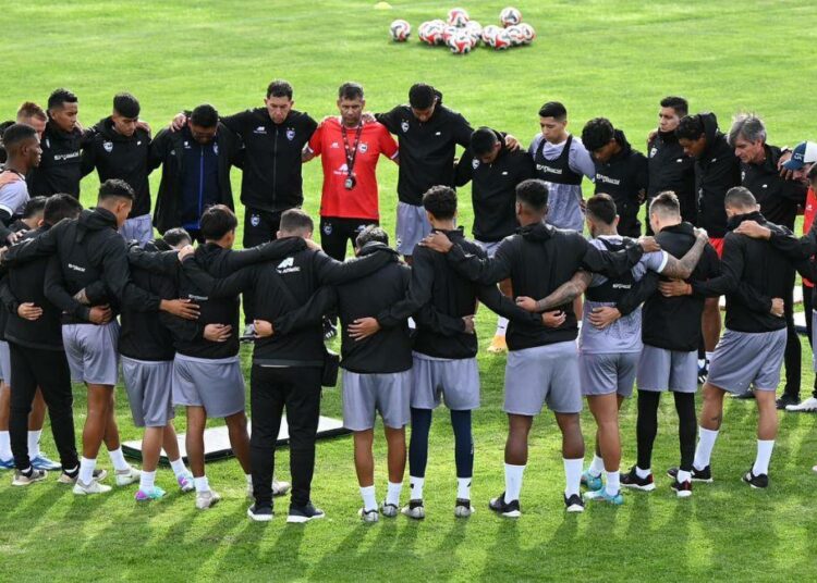 Cienciano presenta su plantel 2024 en sociedad ante Los Chankas en la ‘Noche del Papá’. Foto: Facebook Cienciano del Cusco