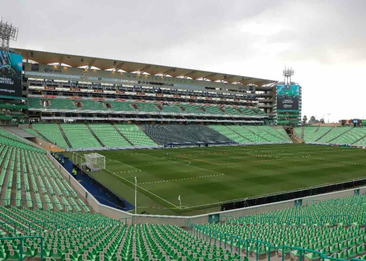 Tragedia en el Santos vs Monterrey; fallece aficionada de Rayados y hay varios heridos