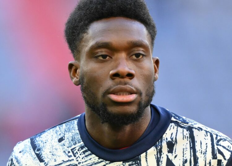 Alphonso Davies 'llega a un acuerdo verbal' sobre la salida del Bayern de Múnich tras 'varias reuniones en las últimas semanas'