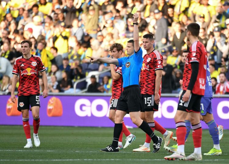 Árbitros de la MLS y PRO no logran acuerdo laboral en el primer día de mediación