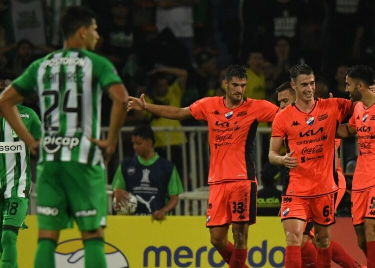 Atlético Nacional pasa vergüenza internacional y lo golea Nacional de Paraguay en Libertadores