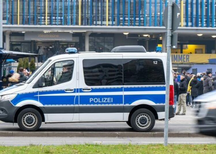 Ausschreitungen bei Hertha-Spiel – Polizisten und Fans verletzt