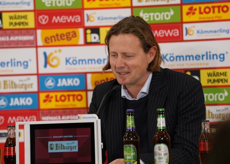 Bo Henriksen hace su debut en la Bundesliga