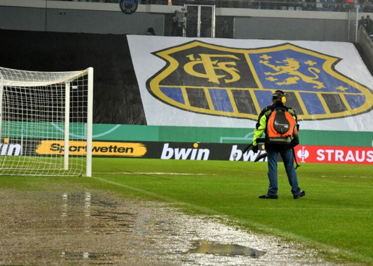 DFB-Pokal – Schiedsrichter erklärt Absage des Spiels: "Desaströser Zustand"