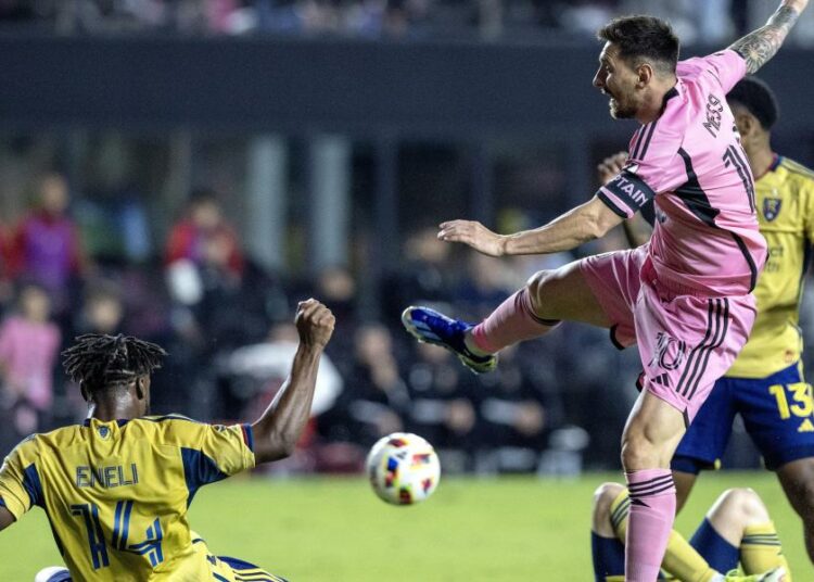 El Inter Miami arranca con buen pie en el debut oficial, sin gol, de Luis Suárez