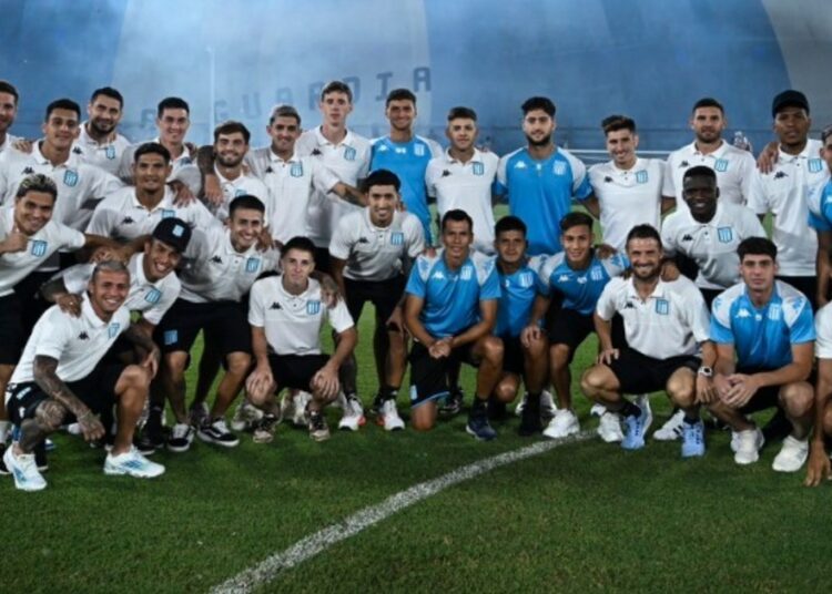 El banderazo histórico en Racing con hinchas, jugadores, técnico y hasta un fantasma de la B :: Olé