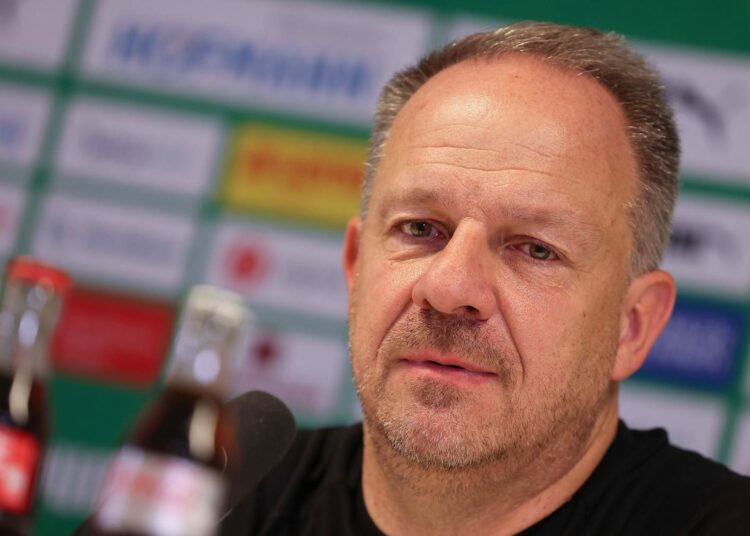El entrenador de Fürth Zorniger critica que los aficionados valoren mucho las protestas