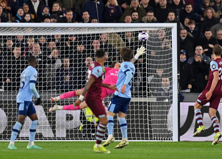 El internacional italiano Emerson anota un golazo para el West Ham