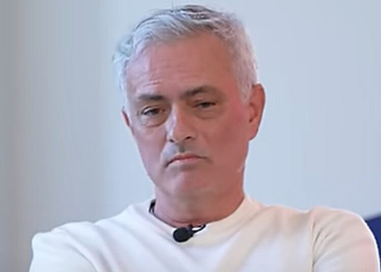 José Mourinho da una respuesta contundente de tres palabras a los rumores de regreso de Man Utd y admite que estar desempleado lo "deprime"