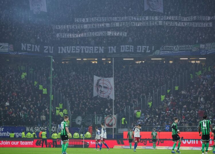 Los aficionados del Hannover dicen que Martin Kind es Fadenkreuz en la HSV-Partie