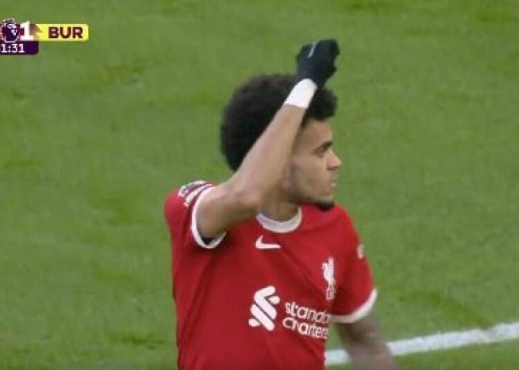 Luis Díaz y el golazo que tiene ganando al Liverpool frente al Burnley en la Premier League