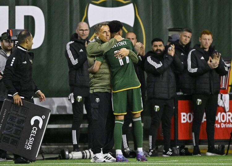 Phil Neville tuvo una reunión 'brutalmente honesta' con los fanáticos antes del inicio histórico con Portland Timbers