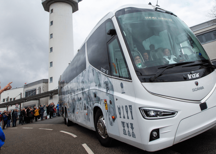 Real Madrid |  Auf dem Weg nach Leipzig: Mannschaftsbus en Unfall verwickelt