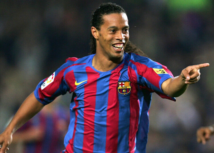 Ronaldinho estará presente en el duelo de leyendas en el Estadio Nacional - Te Caché!