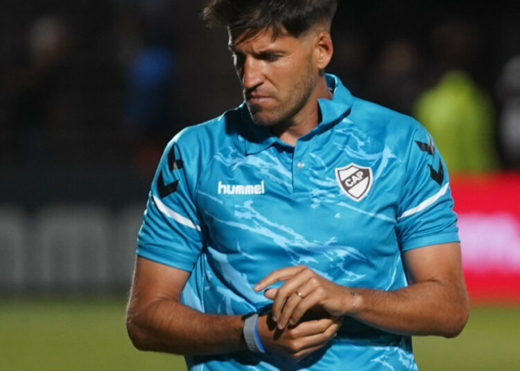 Sebastián Grazzini dejó de ser el DT de Platense :: Olé