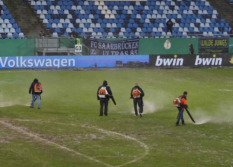 Starke Regenfälle: Pokalspiel droht Absage