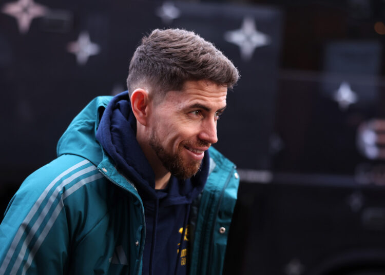 Agente del veterano del Arsenal Jorginho en conversaciones con clubes saudíes