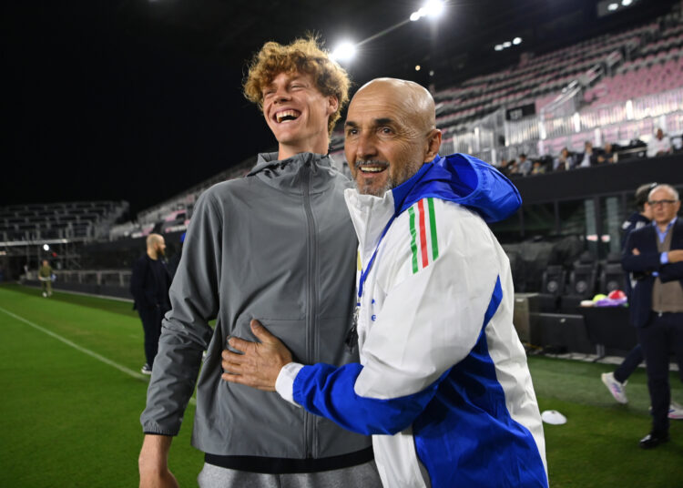 El campeón de tenis Jannik Sinner visita a Azzurri en Miami