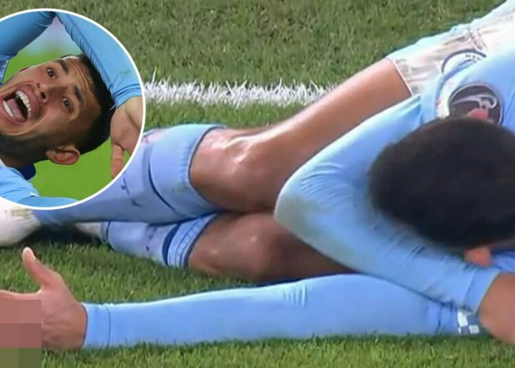 Los fanáticos quedaron asqueados por la lesión de Matheus Nunes mientras la estrella del Manchester City sufre una fractura en el dedo contra Copenhague