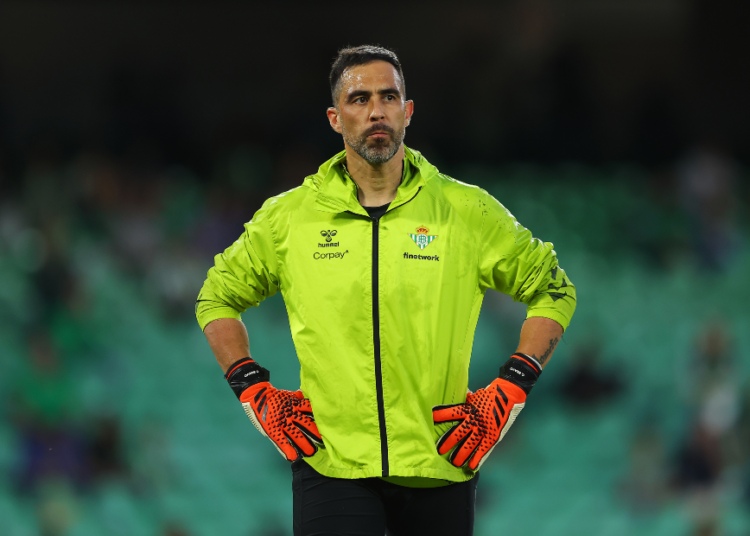 Problemas en la 'Roja': Claudio Bravo se ausentó en práctica del Betis