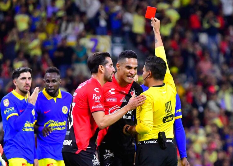 VAR ignora mano de Valdés, previo al penal en el Atlas vs América