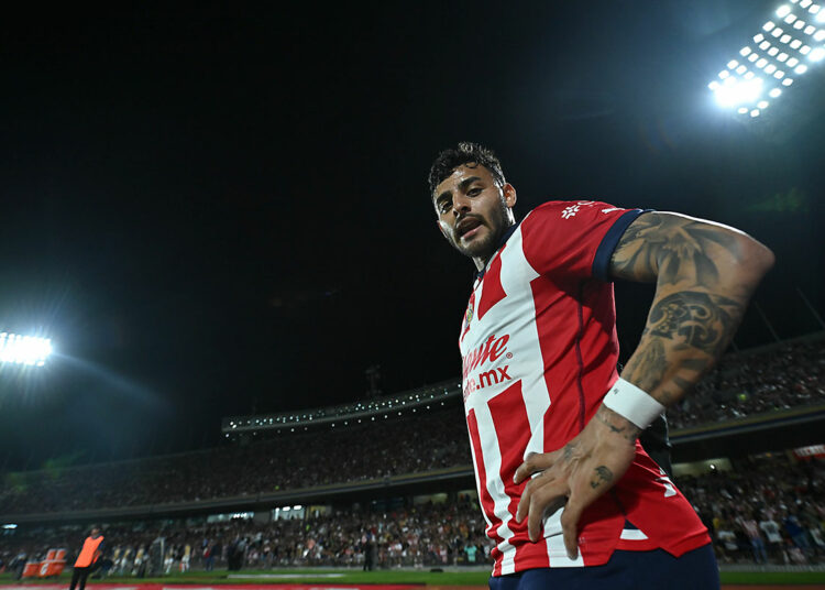 Alexis Vega explota y comenta que no le peso la playera de Chivas