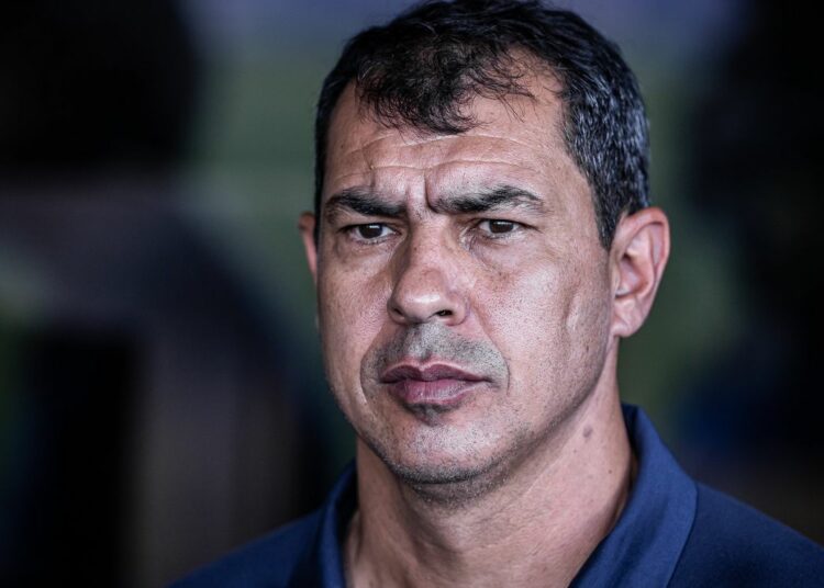 Carille pide y el Santos adelanta la renovación con João Schmidt por una temporada más