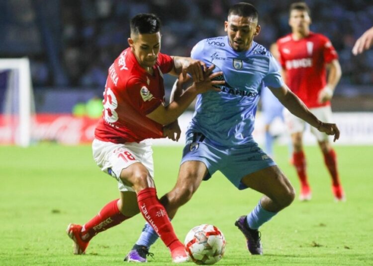 Con agónico gol de Castillo: La UC derrotó de visita a Iquique