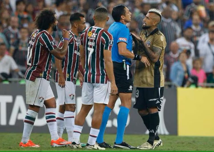 Con hinchas brasileños: Filtran comprometedores del árbitro que dirigió a Colo Colo en Libertadores - Te Caché!