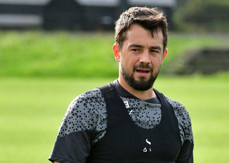 El exjugador Amin Younes entrena en Viertligist