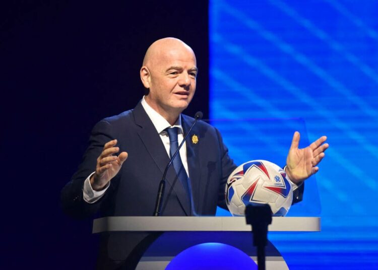 El presidente de la FIFA, Gianni Infantino, dijo a los propietarios de la MLS que "sean audaces" con el gasto