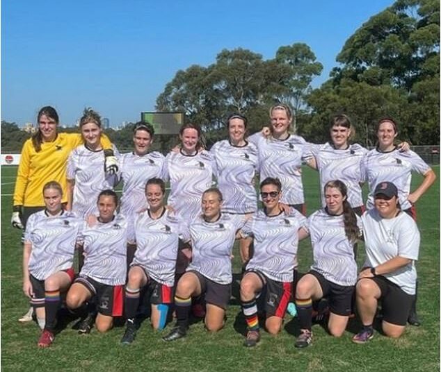 Pride Football Australia felicitó al equipo Flying Bats por ganar un torneo de fútbol de Sydney en una publicación de Instagram el domingo pasado (en la foto)