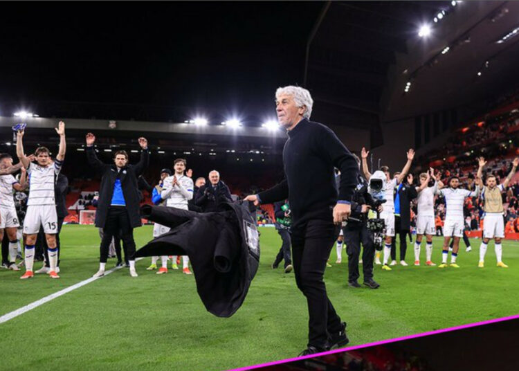 Gasperini, retratado como el quinto Beatle tras el triunfo del Atalanta en Liverpool