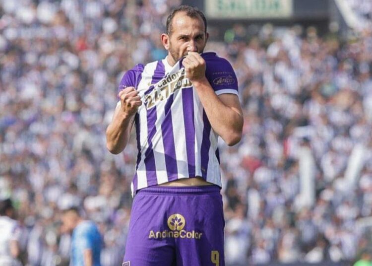 Hernán Barcos no ocultó su emoción tras recordar que es máximo goleador extranjero de Gremio, Alianza y LDU. Foto: Twitter @Liga1TeApuesto