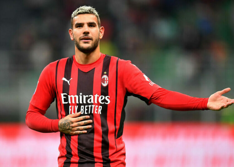 Man Utd le dijo que gastara dinero 'loco' para fichar a Theo Hernandez