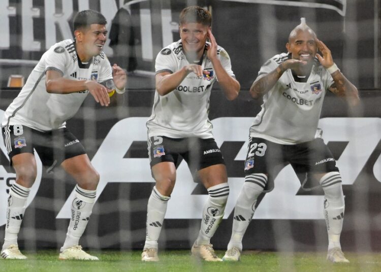 Plantel de Colo Colo recibió autos de regalo por auspicio