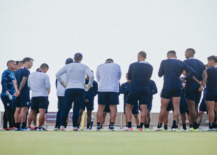 Plantel de Alianza Lima. Foto: Facebook Club Alianza Lima