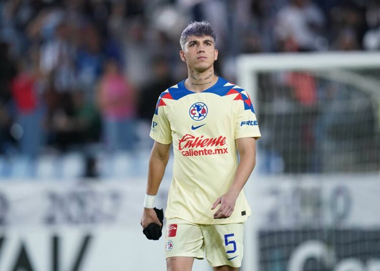 América piensa en la salida de Kevin Álvarez