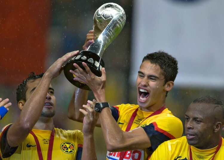 El trofeo grabado con el nombre de Cruz Azul que América arrebató