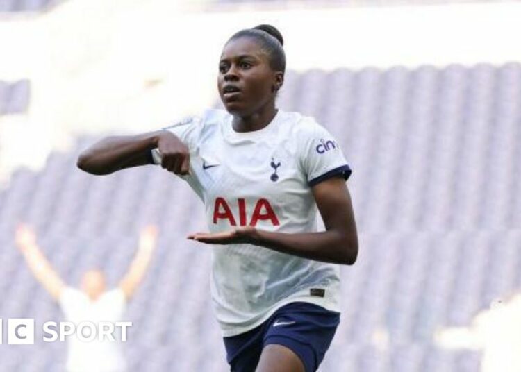 Jessica Naz celebrates scoring for Tottenham