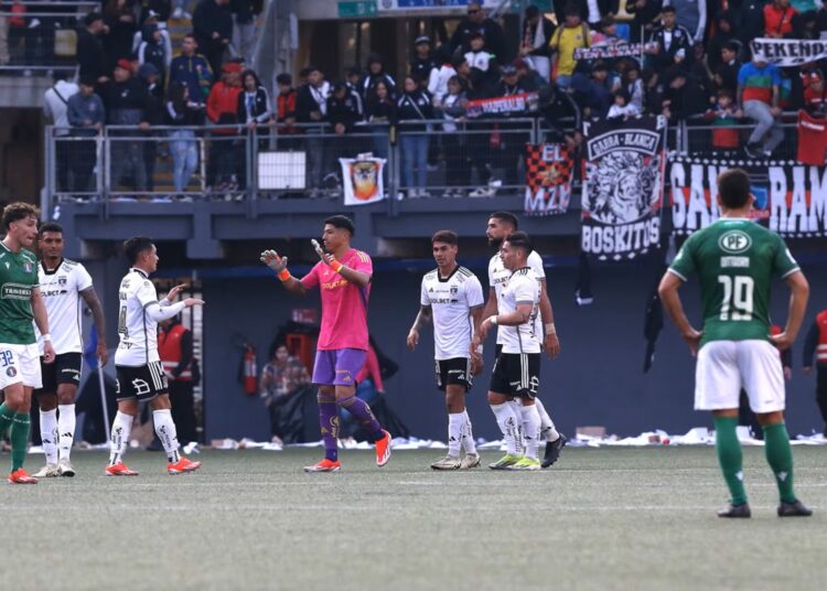 La grave denuncia que recibió la hinchada de Colo Colo por los papeles lanzados en el Bicentenario de La Florida - Te Caché!