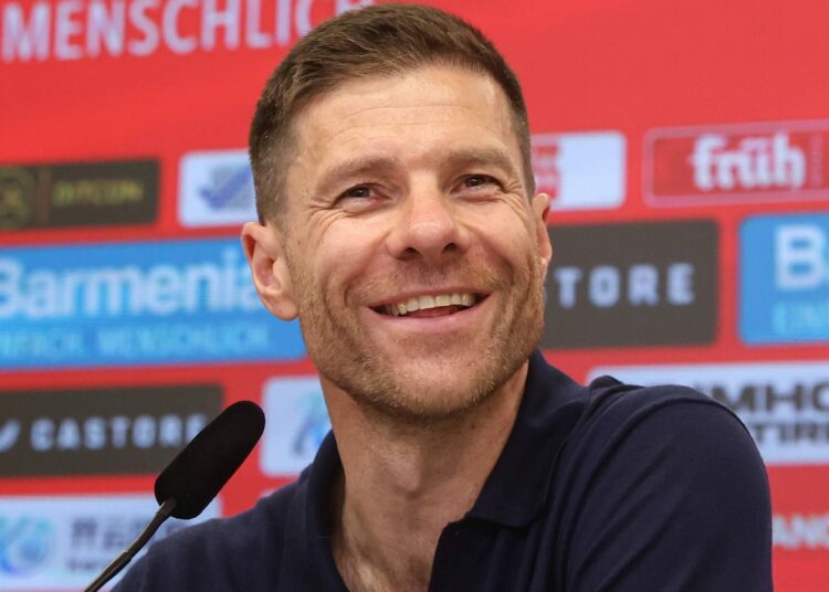 "Muss doppelt work" – Xabi Alonso espera reírse en la rueda de prensa