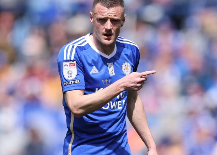 Se espera que Jamie Vardy se una a la revolución de Wrexham de Ryan Reynolds y Rob McElhenney, ya que el jefe se niega a descartar la transferencia.