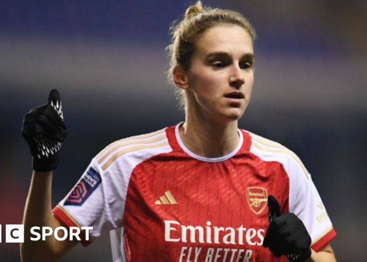 Vivianne Miedema in action for Arsenal