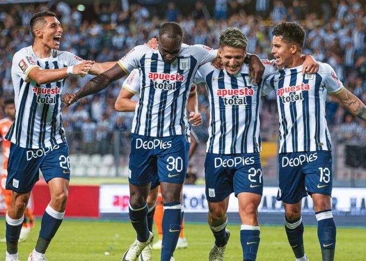 Alianza Lima en un partido en el Estadio Nacional. Foto: Facebook Club Alianza Lima