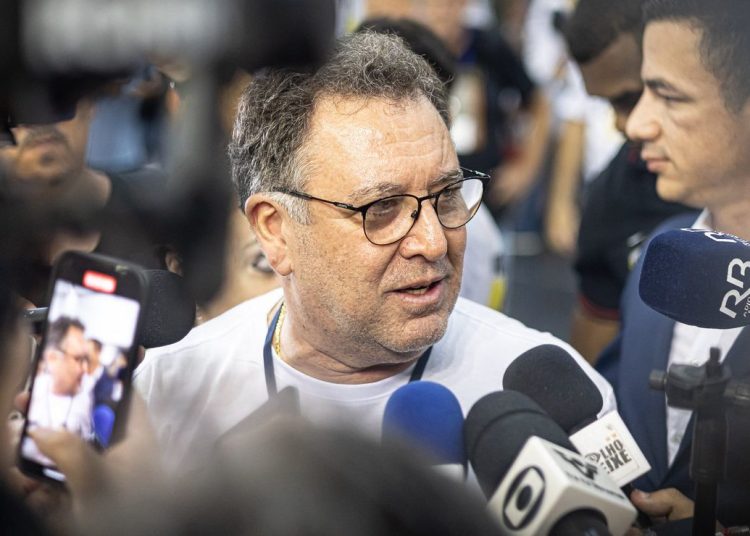 Cazares y Carabajal se van del Santos tras escuchar el presidente a la afición